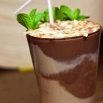 Шоколадный коктейль с миндалем